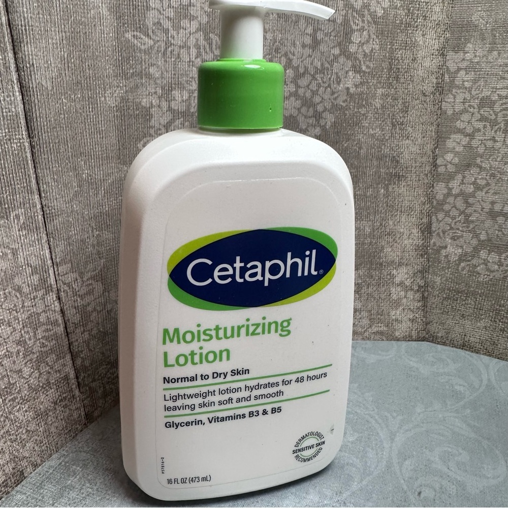 **SUMMER CLEARANCE** Cetaphil | Moisturizing Lotion Normal to Dry Skin